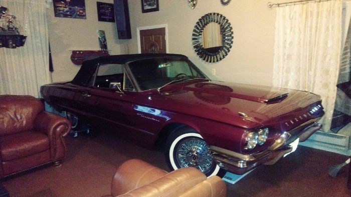 Unknown-Thunderbird-1964-Custom-Burgundy-Black-Leather-1