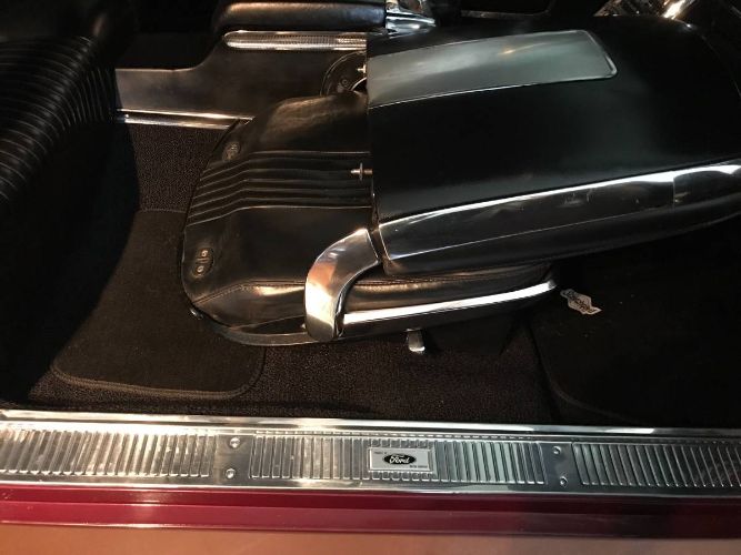 Unknown-Thunderbird-1964-Custom-Burgundy-Black-Leather-11
