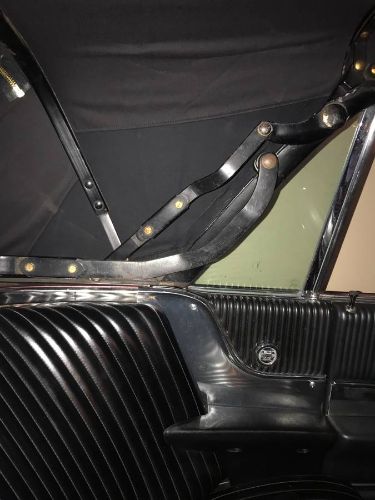 Unknown-Thunderbird-1964-Custom-Burgundy-Black-Leather-5