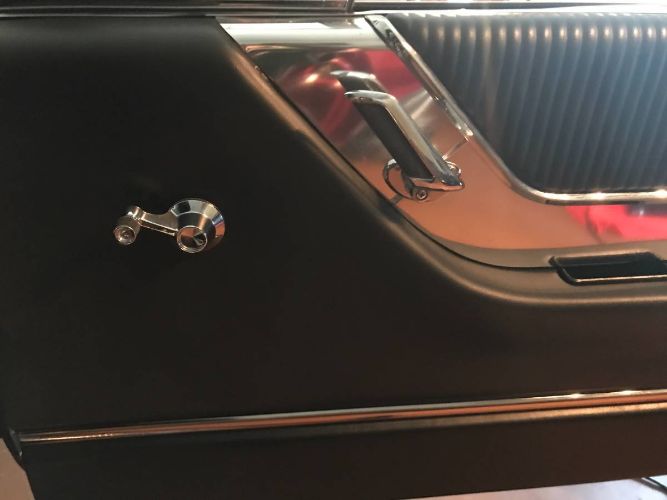 Unknown-Thunderbird-1964-Custom-Burgundy-Black-Leather-6