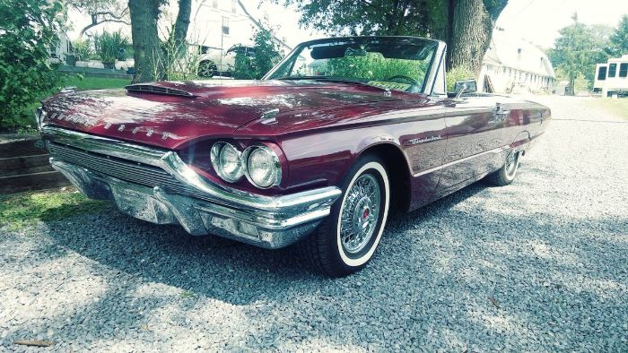 Unknown-Thunderbird-1964-Custom-Burgundy-Black-Leather