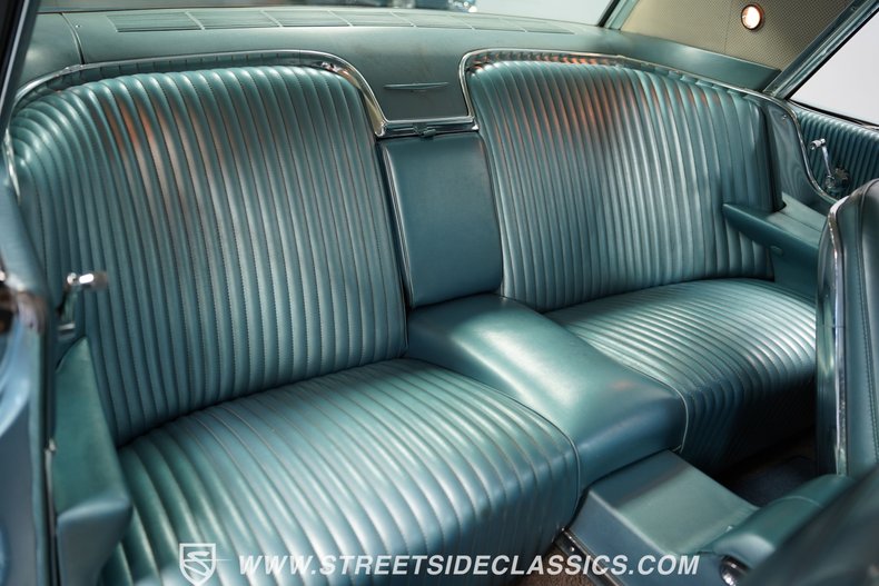 Unknown-Thunderbird-1964-Medium-Blue-Metallic-Light-Blue-11