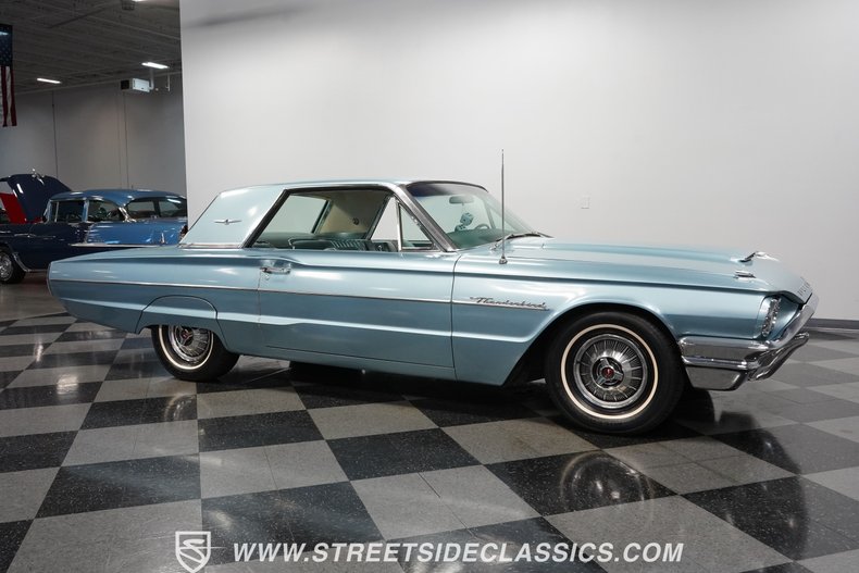 Unknown-Thunderbird-1964-Medium-Blue-Metallic-Light-Blue-15