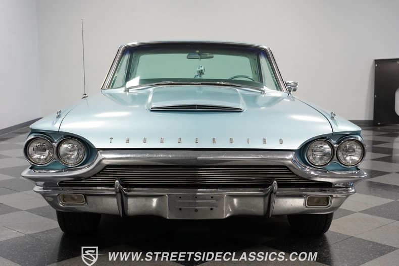Unknown-Thunderbird-1964-Medium-Blue-Metallic-Light-Blue-17