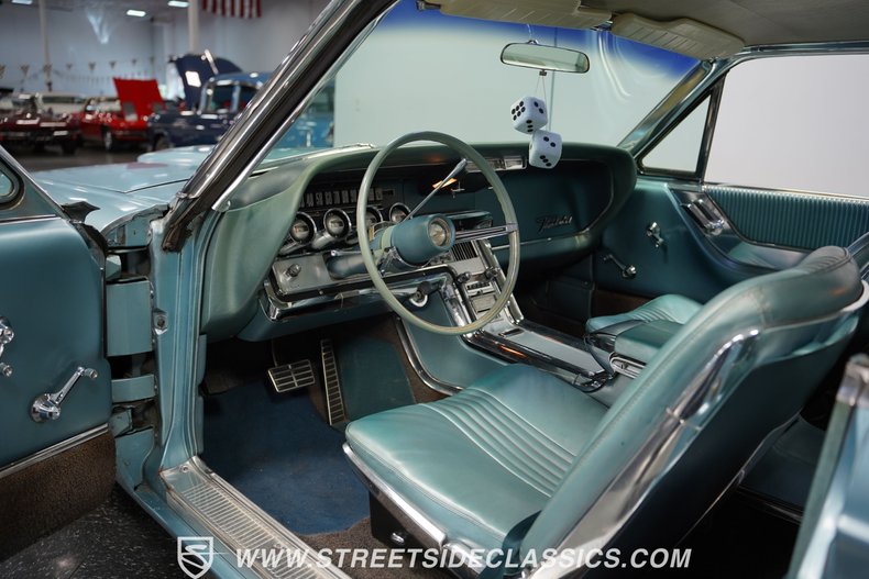 Unknown-Thunderbird-1964-Medium-Blue-Metallic-Light-Blue-2