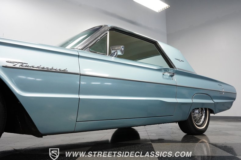 Unknown-Thunderbird-1964-Medium-Blue-Metallic-Light-Blue-22