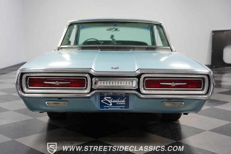 Unknown-Thunderbird-1964-Medium-Blue-Metallic-Light-Blue-25