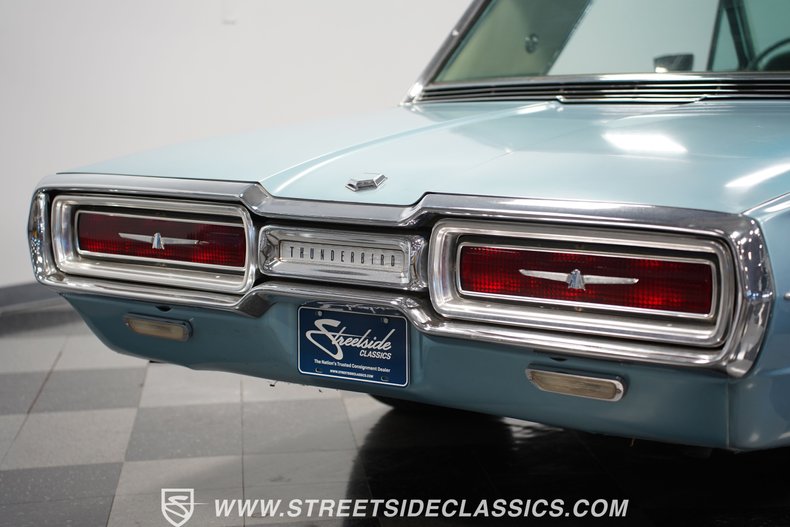 Unknown-Thunderbird-1964-Medium-Blue-Metallic-Light-Blue-26