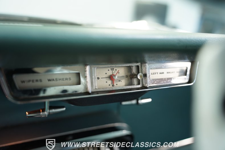 Unknown-Thunderbird-1964-Medium-Blue-Metallic-Light-Blue-39