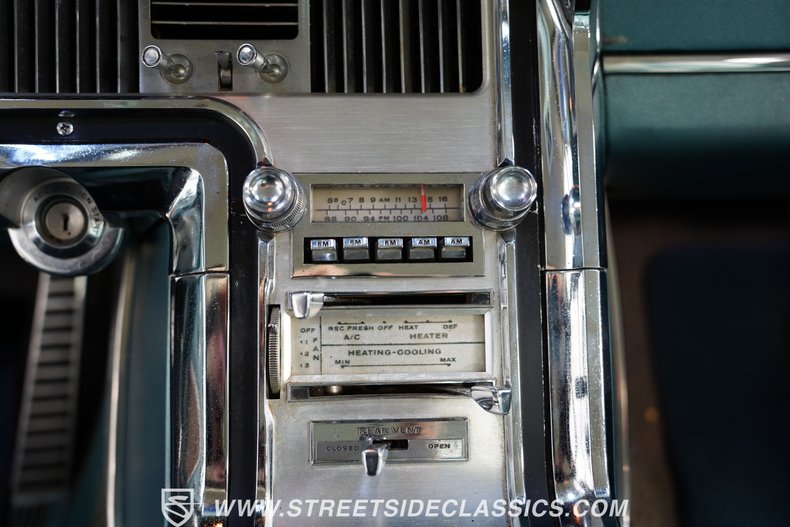 Unknown-Thunderbird-1964-Medium-Blue-Metallic-Light-Blue-40