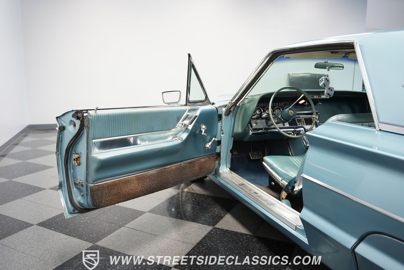 Unknown-Thunderbird-1964-Medium-Blue-Metallic-Light-Blue-48