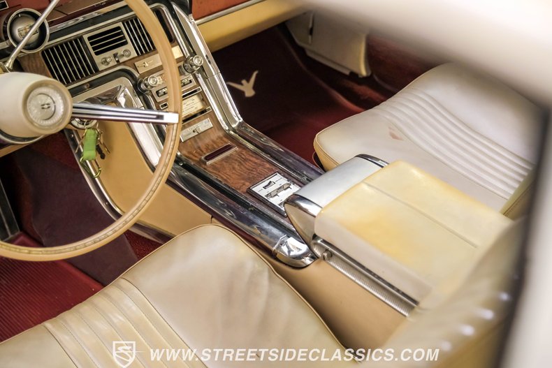 Unknown-Thunderbird-1965-Emberglo-Metallic-Parchment-47