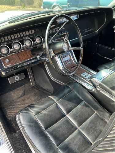 Unknown-Thunderbird-1966-Burgundy-Black-8