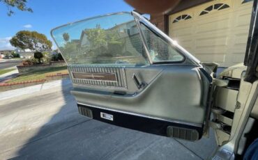 Unknown-Thunderbird-1966-Gold-Metallic-Gold-Leather-10