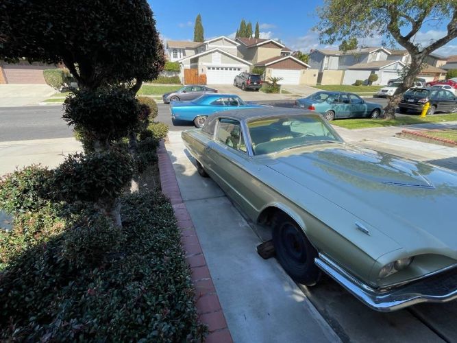 Unknown-Thunderbird-1966-Gold-Metallic-Gold-Leather-11