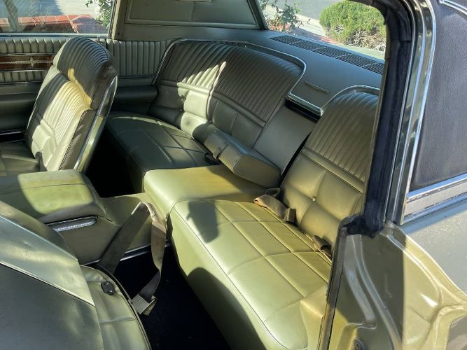 Unknown-Thunderbird-1966-Gold-Metallic-Gold-Leather-16