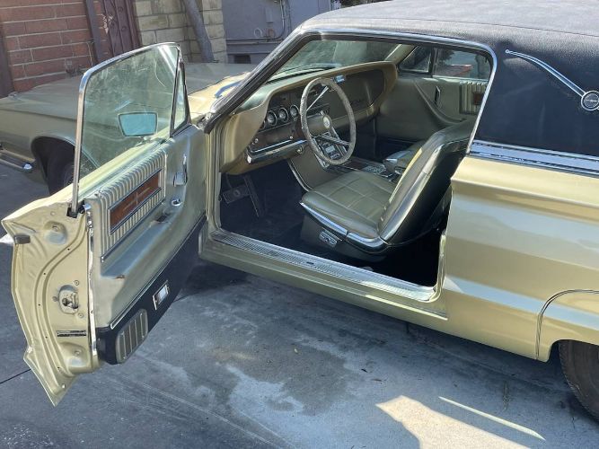 Unknown-Thunderbird-1966-Gold-Metallic-Gold-Leather-17