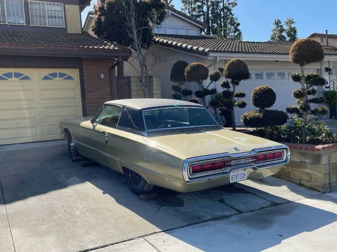 Unknown-Thunderbird-1966-Gold-Metallic-Gold-Leather-2