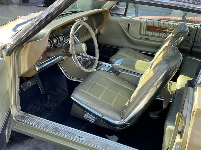 Unknown-Thunderbird-1966-Gold-Metallic-Gold-Leather-7