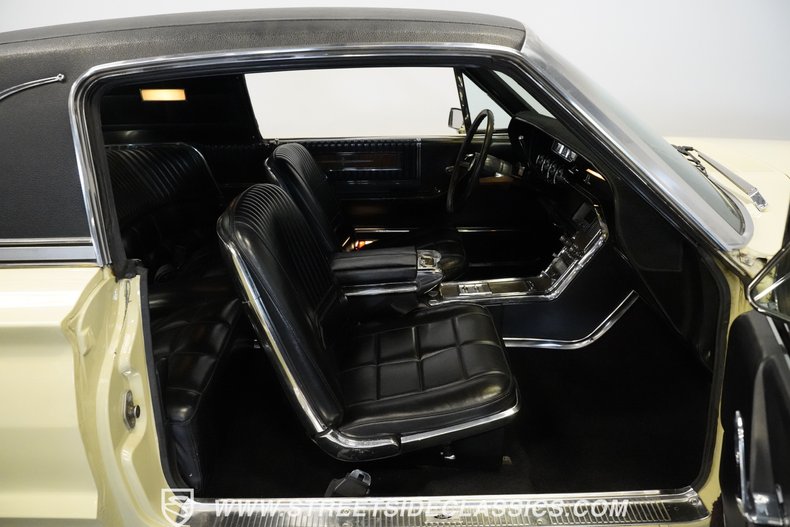 Unknown-Thunderbird-1966-Ivy-Yellow-Black-46