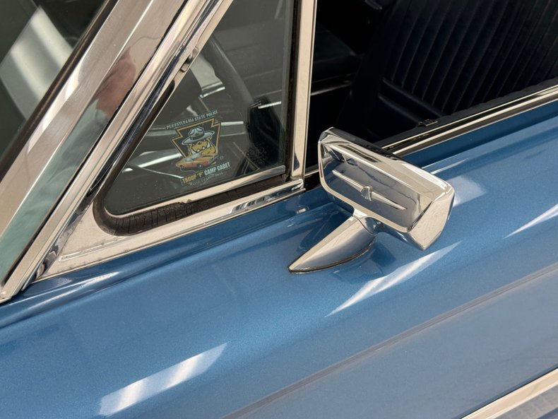 Unknown-Thunderbird-1966-Sapphire-Blue-Dark-Blue-21