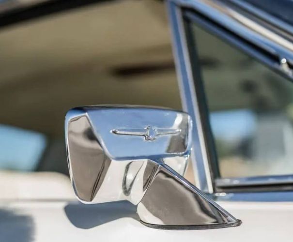 Unknown-Thunderbird-1966-Windsor-whiteLight-12
