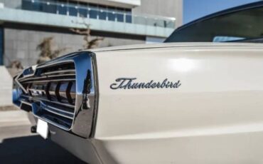 Unknown-Thunderbird-1966-Windsor-whiteLight-13