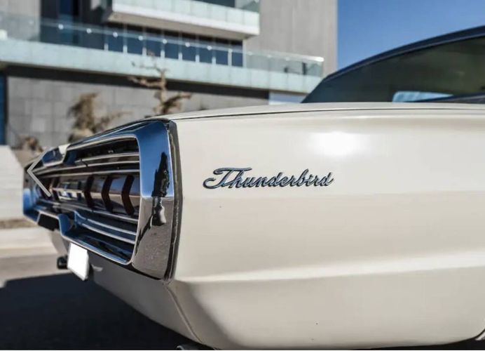 Unknown-Thunderbird-1966-Windsor-whiteLight-13