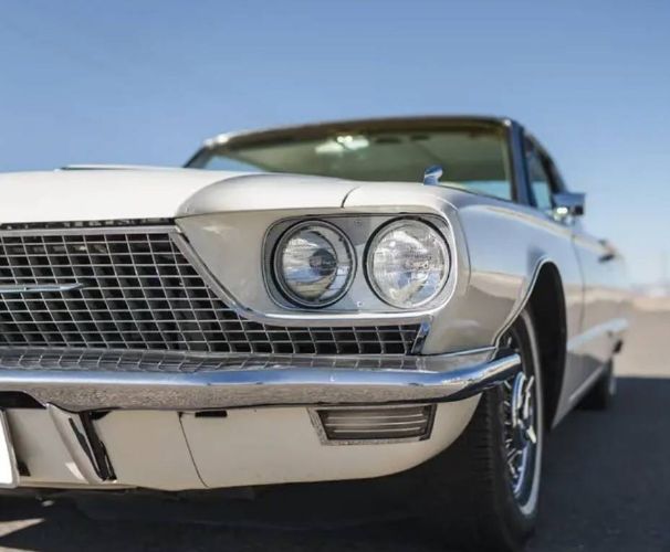 Unknown-Thunderbird-1966-Windsor-whiteLight-17
