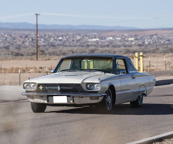 Unknown-Thunderbird-1966-Windsor-whiteLight-9