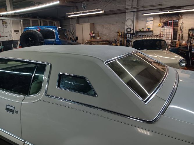 Unknown-Thunderbird-1975-White-20
