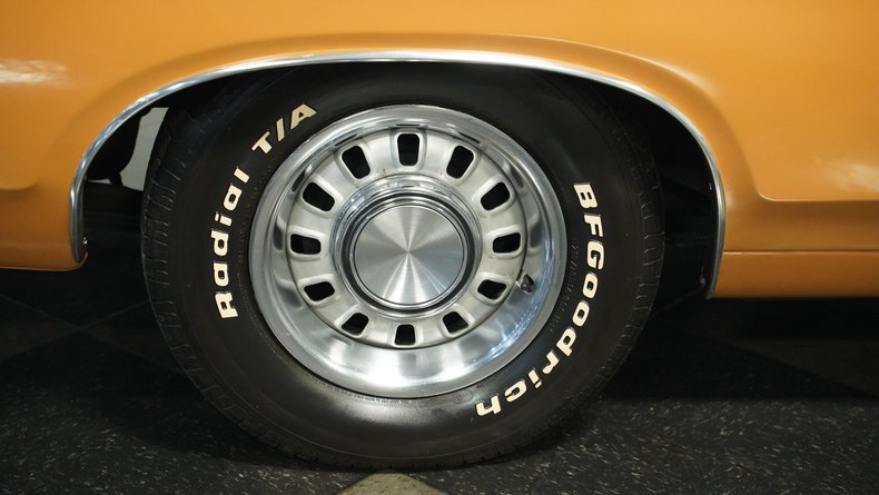 Unknown-Torino-1969-Gold-Glow-Black-11