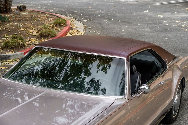 Unknown-Toronado-1969-Electric-Candy-Silve-Black-1