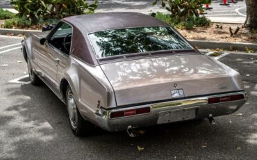 Unknown-Toronado-1969-Electric-Candy-Silve-Black-10