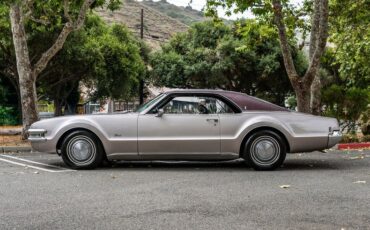 Unknown-Toronado-1969-Electric-Candy-Silve-Black-17