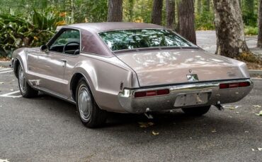 Unknown-Toronado-1969-Electric-Candy-Silve-Black-18