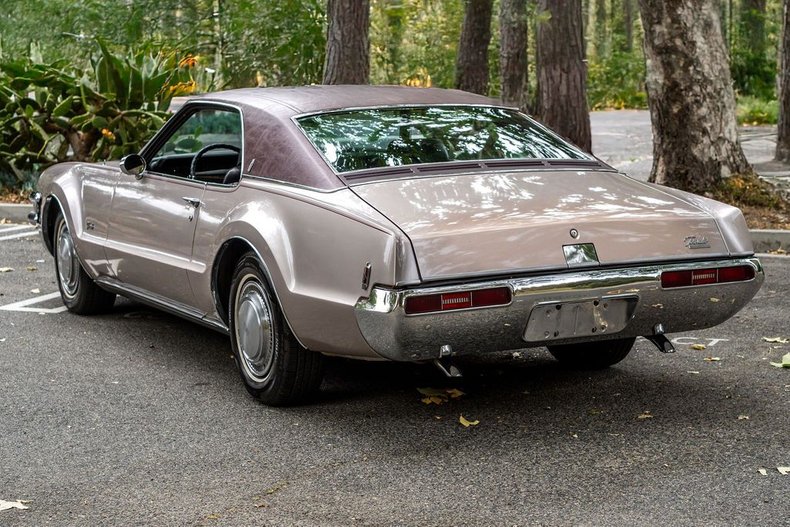 Unknown-Toronado-1969-Electric-Candy-Silve-Black-18