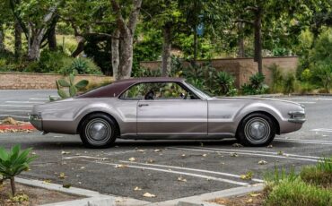 Unknown-Toronado-1969-Electric-Candy-Silve-Black-20