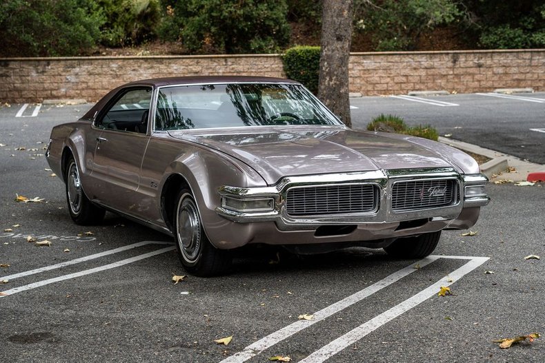 Unknown-Toronado-1969-Electric-Candy-Silve-Black-21