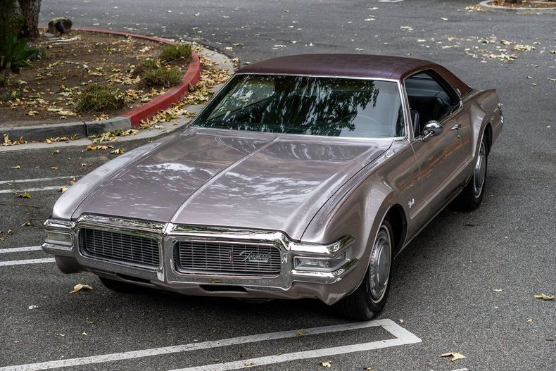 Unknown-Toronado-1969-Electric-Candy-Silve-Black-22