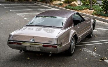 Unknown-Toronado-1969-Electric-Candy-Silve-Black-23