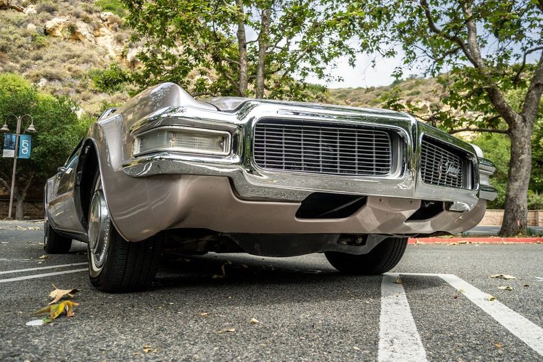 Unknown-Toronado-1969-Electric-Candy-Silve-Black-25