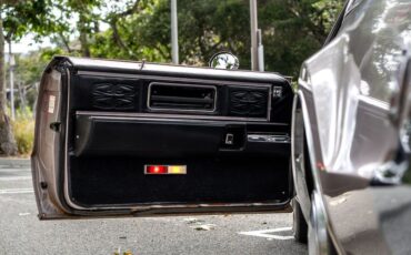 Unknown-Toronado-1969-Electric-Candy-Silve-Black-32