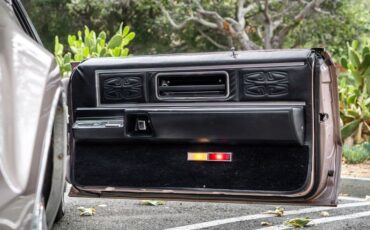 Unknown-Toronado-1969-Electric-Candy-Silve-Black-34