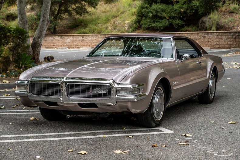 Unknown-Toronado-1969-Electric-Candy-Silve-Black-6