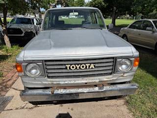 Unknown-Toyoto-land-cruiser-1985-silver-1