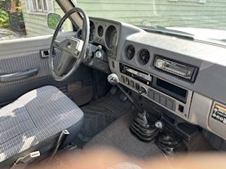 Unknown-Toyoto-land-cruiser-1985-silver-11