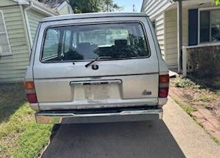 Unknown-Toyoto-land-cruiser-1985-silver-14