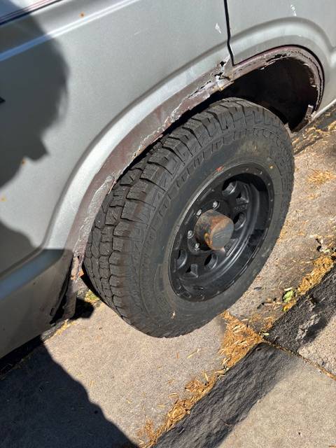 Unknown-Toyoto-land-cruiser-1985-silver-17