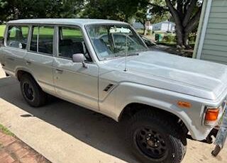 Unknown-Toyoto-land-cruiser-1985-silver-3
